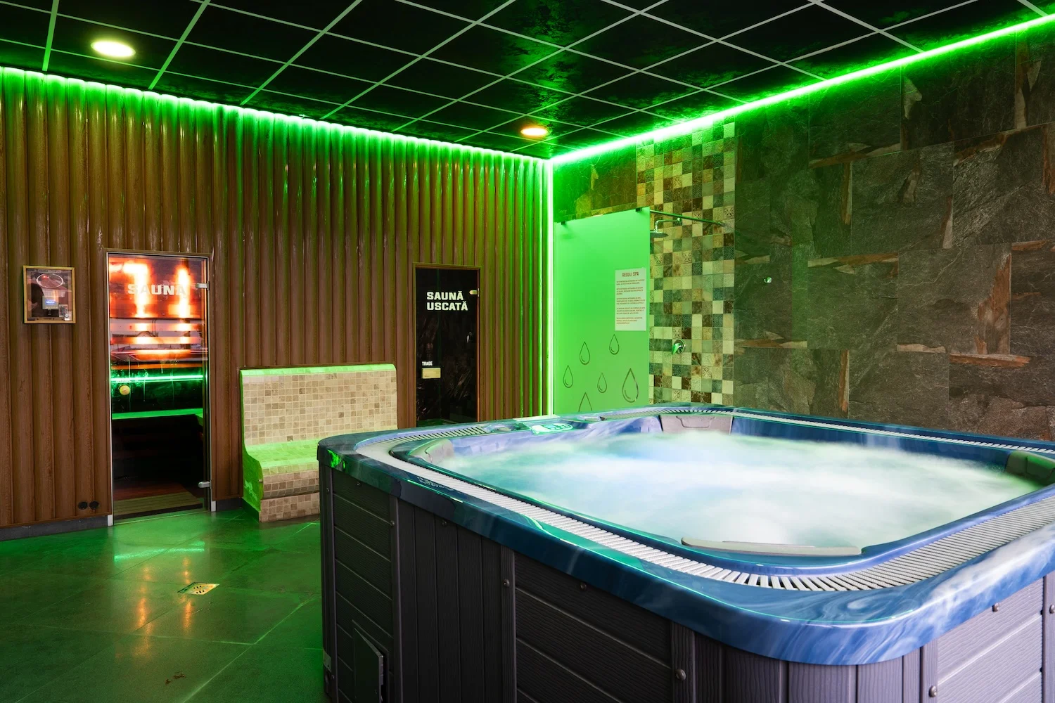 SPA & LOUNGE